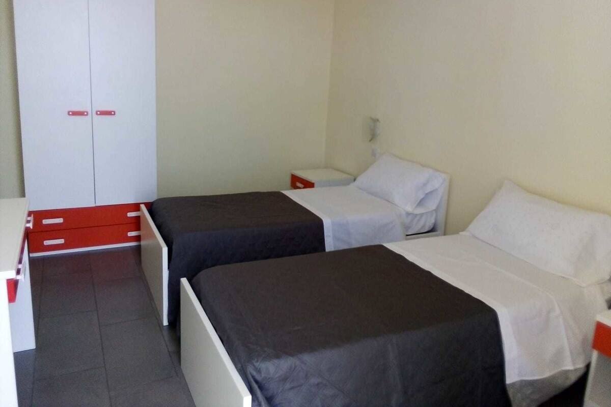 Habitación triple | Cunas gratuitas, wifi gratis, ropa de cama