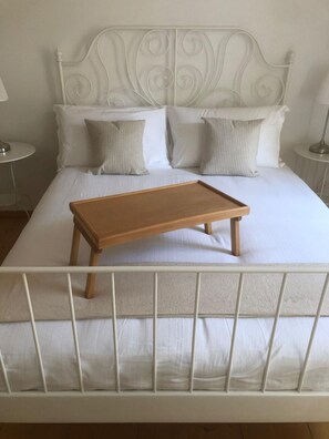 Apartment, 2 Schlafzimmer (Rose 1) | 2 Schlafzimmer, Verdunkelungsvorhänge, Bügeleisen/Bügelbrett, Babybetten
