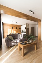 Appartamento Comfort, caminetto | Area soggiorno | TV a schermo piatto