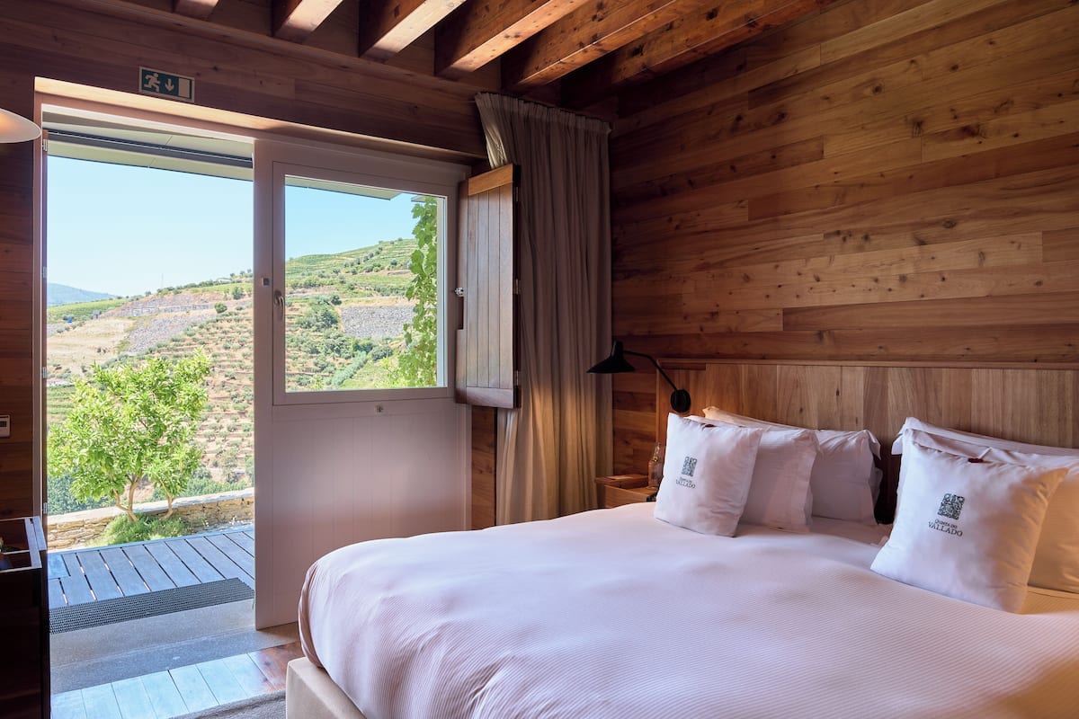 1 bedroom, in-room safe, soundproofing, free WiFi