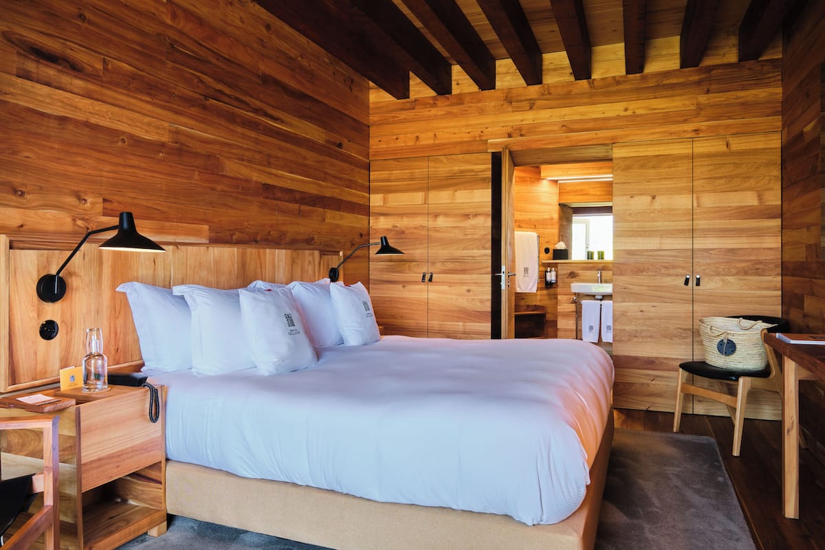 Superior Room | 1 bedroom, in-room safe, soundproofing, free WiFi