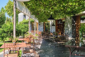 Outdoor dining - Quinta do Vallado (Peso da Régua)