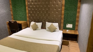 Classic Double Room | Desk, laptop workspace, soundproofing, free WiFi