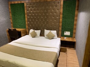 經典雙人房 | 書桌、筆電工作空間、隔音、免費無線上網