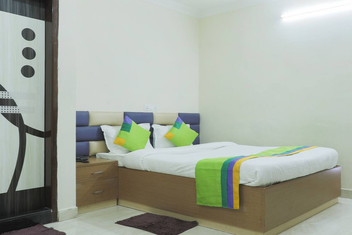 Standard Room | Iron/ironing board, rollaway beds, free WiFi, bed sheets