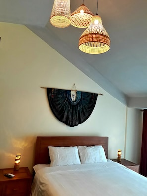 In-room safe, individually decorated, individually furnished, free WiFi - Pink Tulip Hoi An (Da Nang)