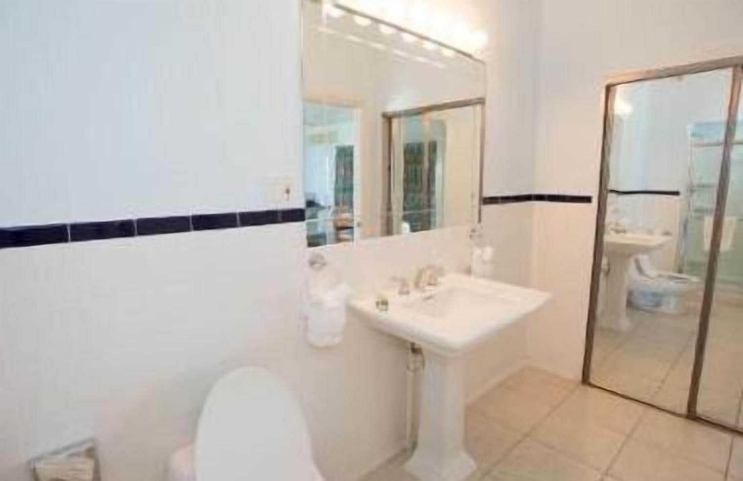 shower, bidet, towels, soap