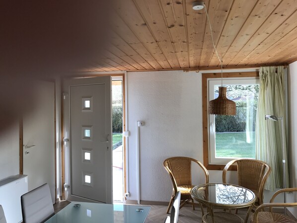 Basic House | Living area | Flat-screen TV - Kleines Ferienhaus (Berlin)