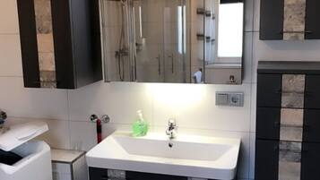 Basic House | Bathroom amenities | Shower, hair dryer, towels
