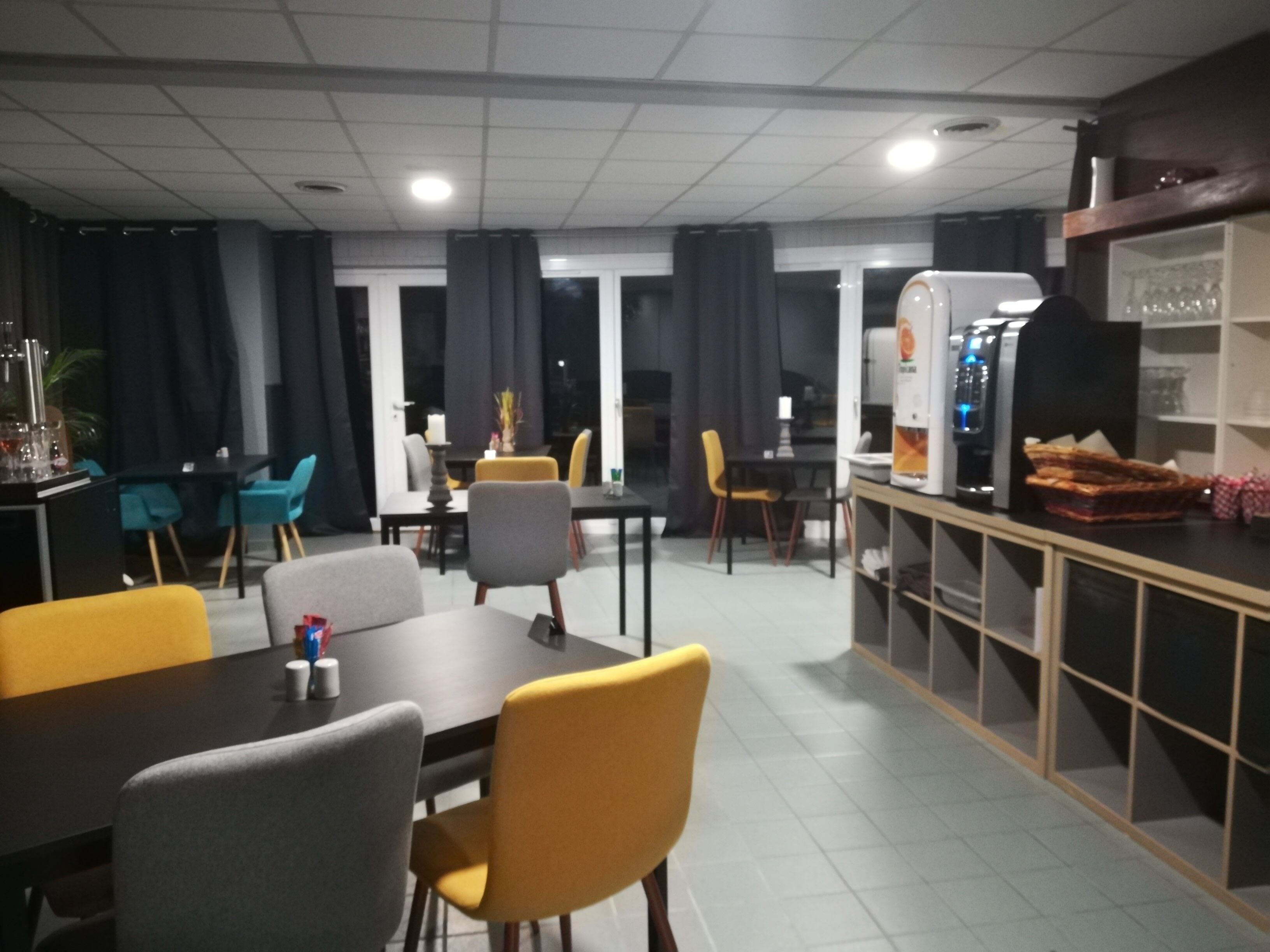 Daily buffet breakfast (EUR 7.9 per person)