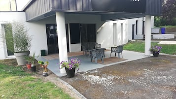 Pintu masuk properti