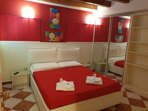 Egyptian cotton sheets, premium bedding, rollaway beds, free WiFi - Ca' del Sol Venezia (Venice)