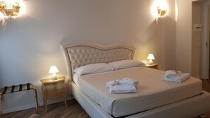 Individually furnished, desk, laptop workspace, soundproofing - Villa Gatti (Milan)