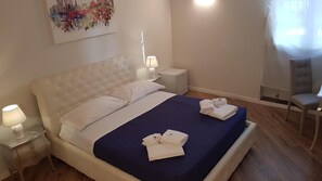 Individually furnished, desk, laptop workspace, soundproofing - Villa Gatti (Milan)