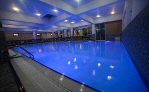 Indoor pool, outdoor pool - Luxury Westpark 2 Residence Lake View W4 (Bucharest)