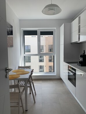 Presidential Suite, 1 Bedroom, Balcony | Private kitchen | Full-size fridge, oven, stovetop, coffee/tea maker - Luxury Westpark 2 Residence Lake View W4 (Bucharest)