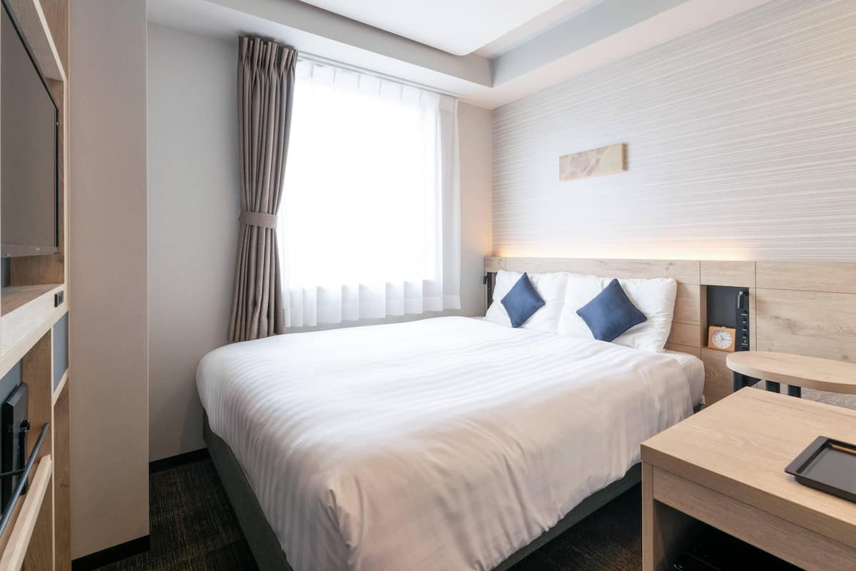 Phòng Tiêu chuẩn, 1 giường cỡ queen, không hút thuốc | Bộ đồ giường cao cấp, két bảo mật tại phòng, bàn