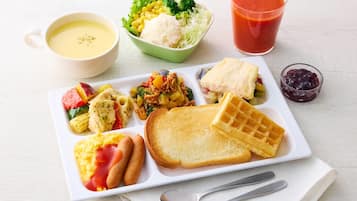 Free daily buffet breakfast