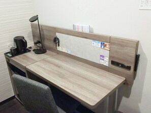 Habitación estándar, 1 cama doble, no fumadores | Ropa de cama de alta calidad, caja fuerte, escritorio