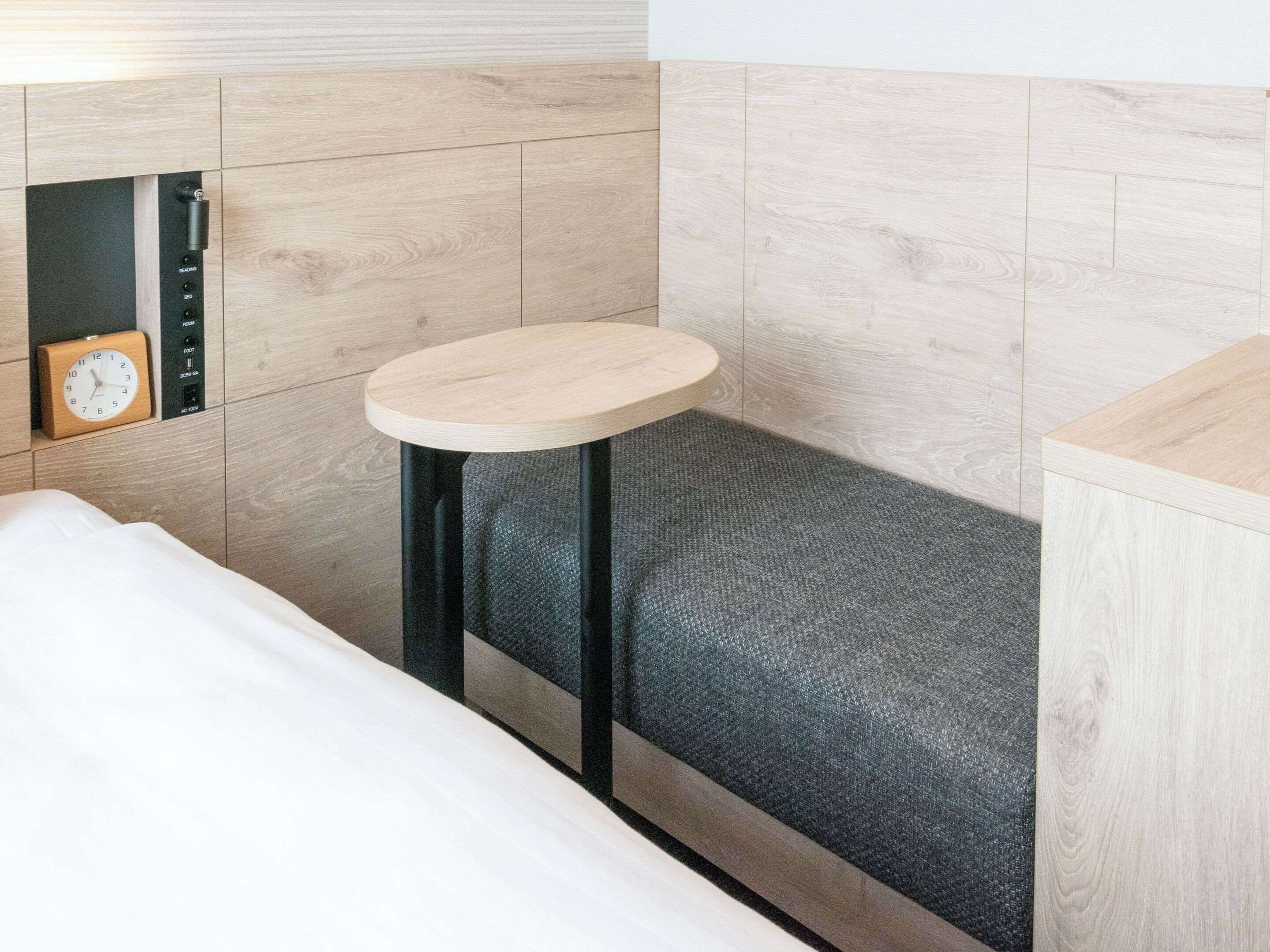 standard room, 1 queen bed, non smoking | premium bedding, in-room safe, desk, laptop workspace