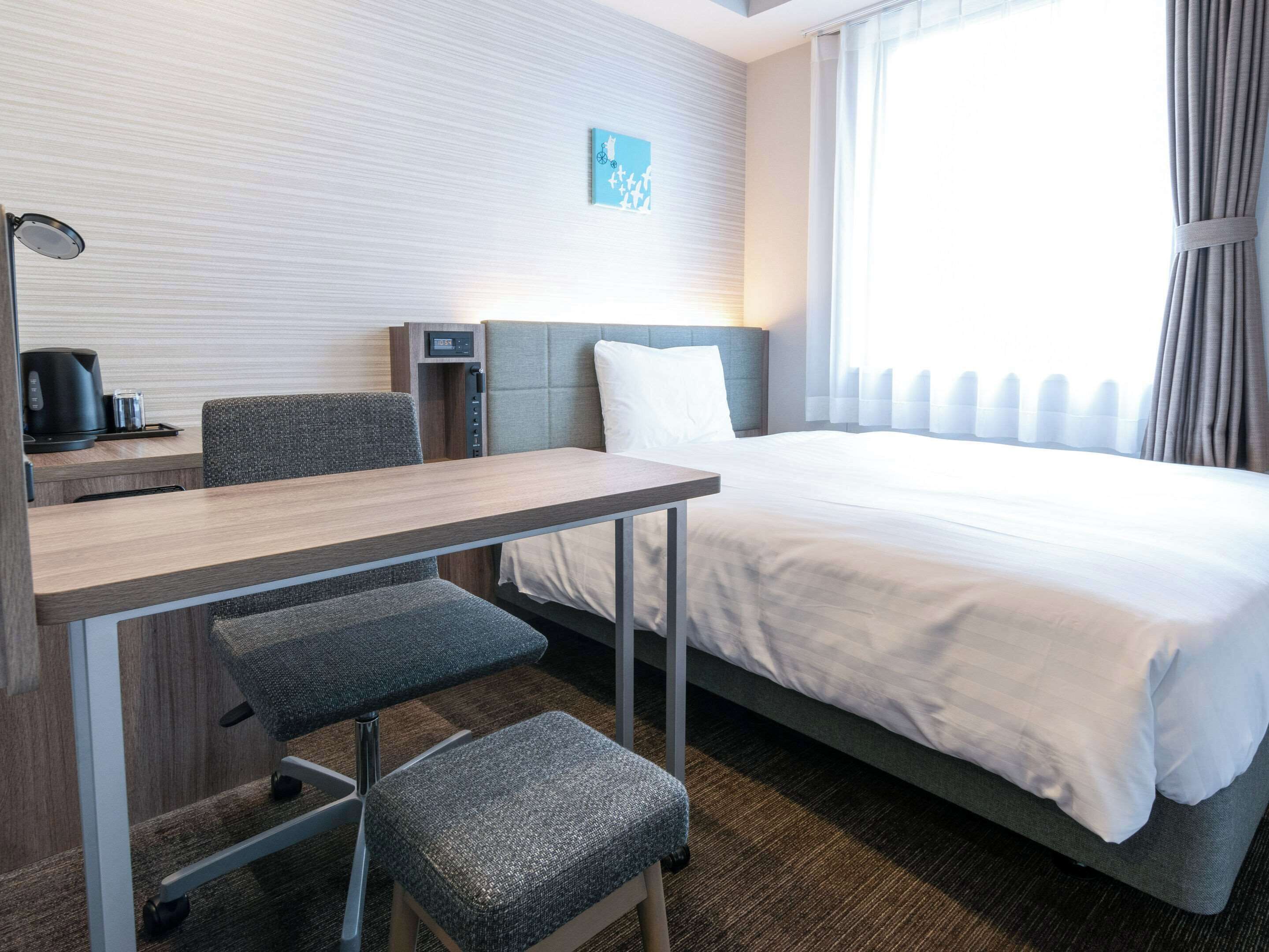 standard room, 1 double bed, non smoking | premium bedding, in-room safe, desk, laptop workspace