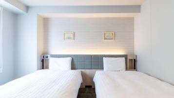 Standard Room, 2 Twin Beds, Non Smoking | Premium bedding, in-room safe, desk, laptop workspace