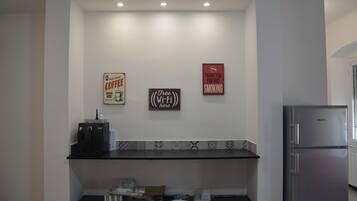 Colazione servita nei giorni feriali (3 EUR a persona)