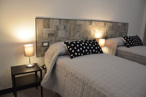 Desk, soundproofing, free cots/infant beds, free WiFi - Casa dei Nonni (Genoa)