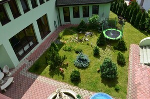 Courtyard - Centrum Natury Beskid (Szczyrk)