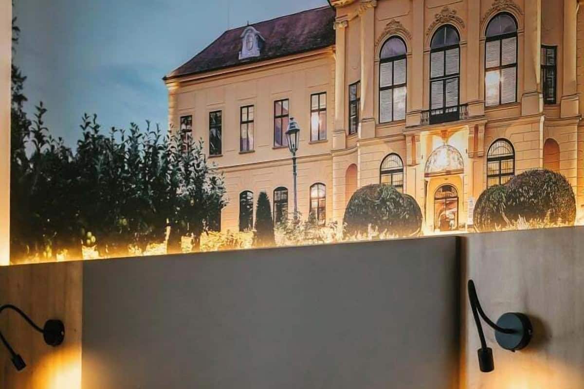 Rom – deluxe | Skrivebord, lydisolert, wi-fi (inkludert) og sengetøy