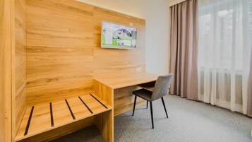 Standard Double Room | Desk, laptop workspace, soundproofing, free WiFi