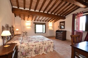 Individually furnished, cots/infant beds, free WiFi, bed sheets