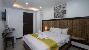 Standard Double Room | In-room safe, desk, laptop workspace, soundproofing - Bamboo Beach Hotel - Boracay Station 3 (Boracay Island)
