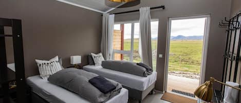 Standard Twin Room, 2 Single Beds, Mountain View | Blackout curtains, bed sheets