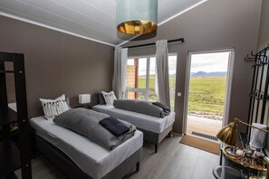 标准双床房, 2 张单人床, 山景 | 遮光窗帘、床单