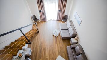 Studio – deluxe (Split Level) | Sengetøy av topp kvalitet, minibar og skrivebord