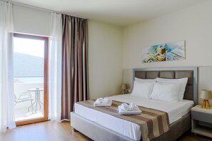 Superior-Vierbettzimmer | Hochwertige Bettwaren, Minibar, Schreibtisch
