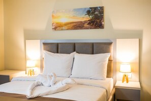 Premium bedding, minibar, desk, laptop workspace - Olimpija Plus (Kumbor)