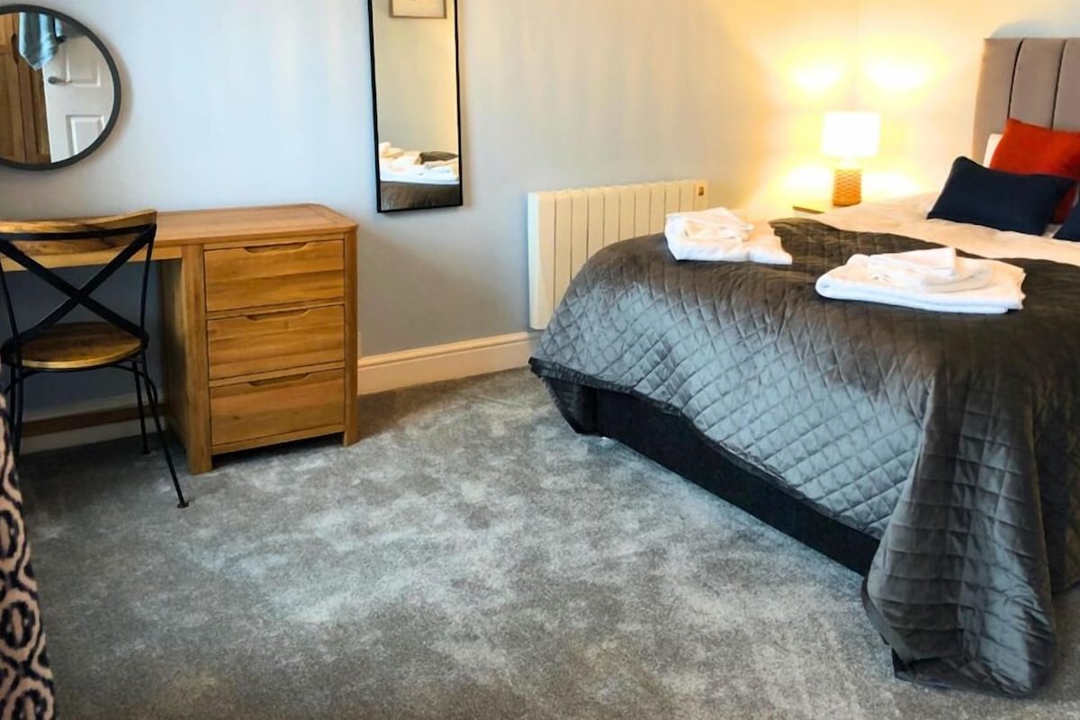 Apartment | Iron/ironing board (on request), WiFi (free), individually decorated