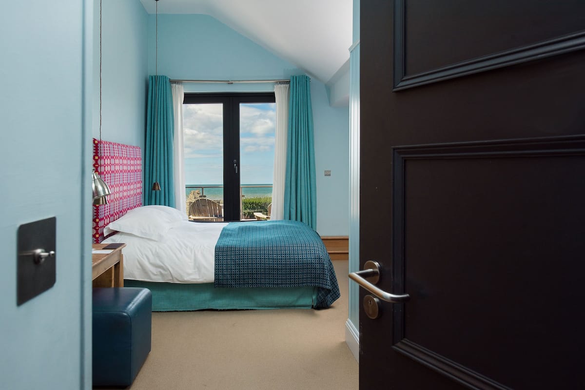 1 bedroom, individually decorated, iron/ironing board, free WiFi