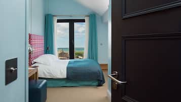 JOHN & HENRY | Individually decorated, iron/ironing board, free WiFi, bed sheets