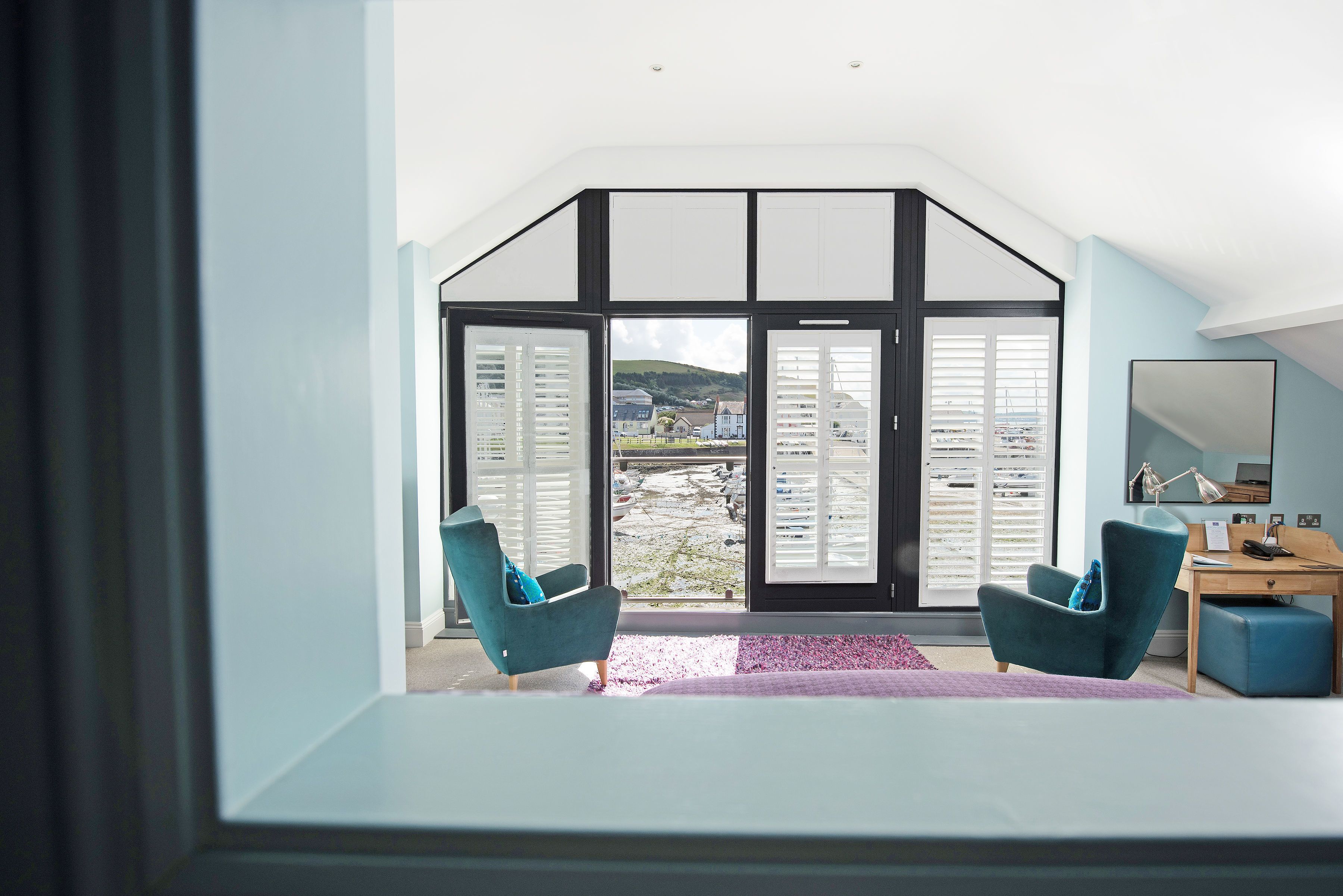 AERON QUEEN | Individually decorated, iron/ironing board, free WiFi, bed sheets