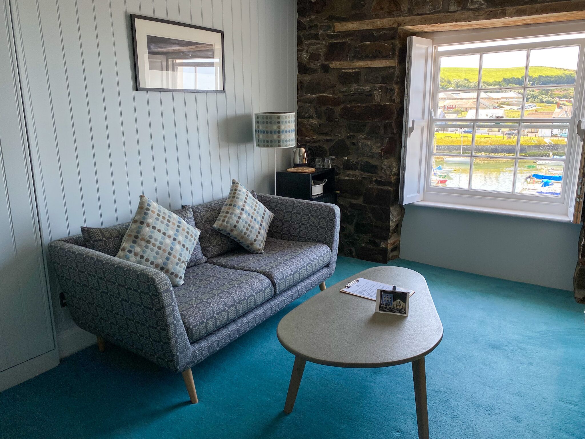 AERON BELLE | Individually decorated, iron/ironing board, free WiFi, bed sheets