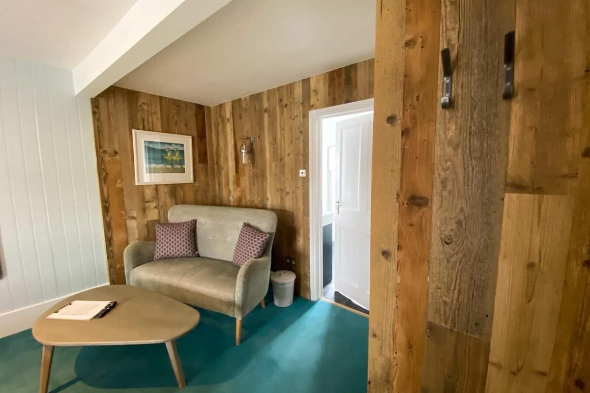 1 bedroom, individually decorated, iron/ironing board, free WiFi