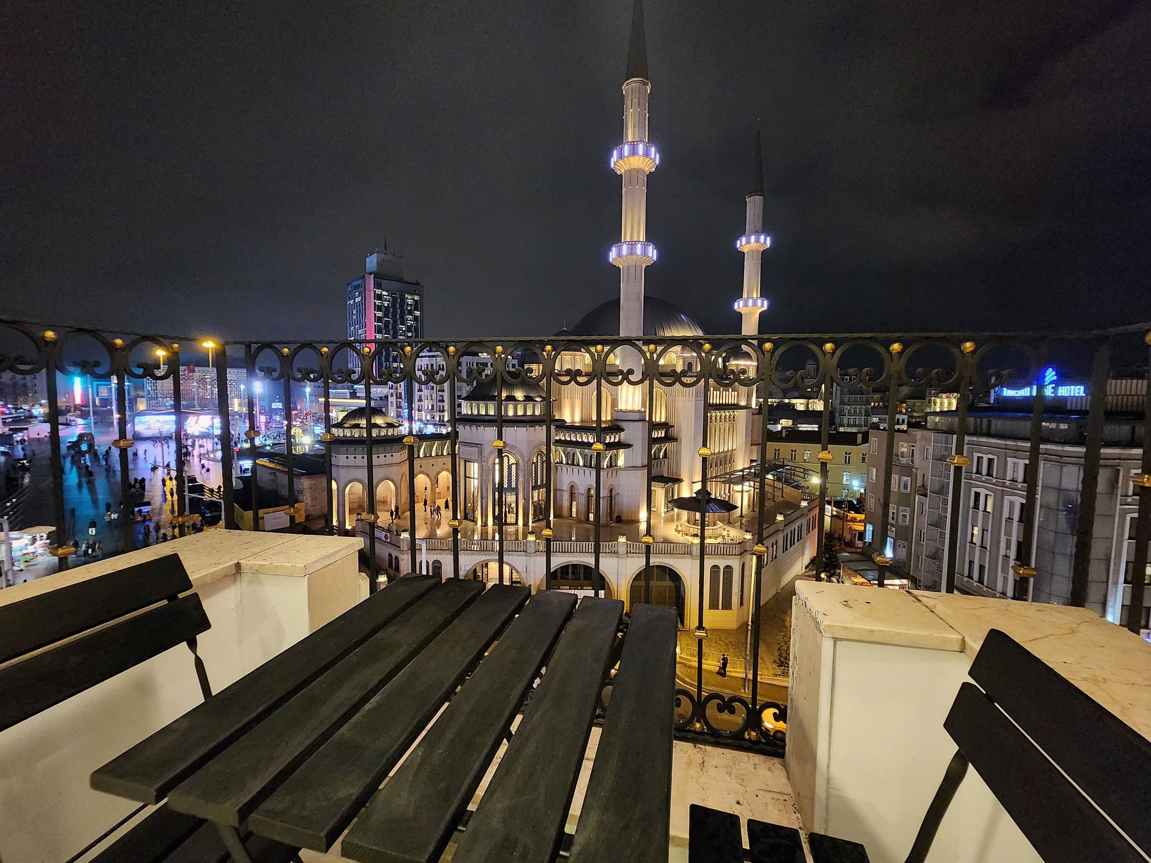 Panoramic Studio House With Balcony | City view