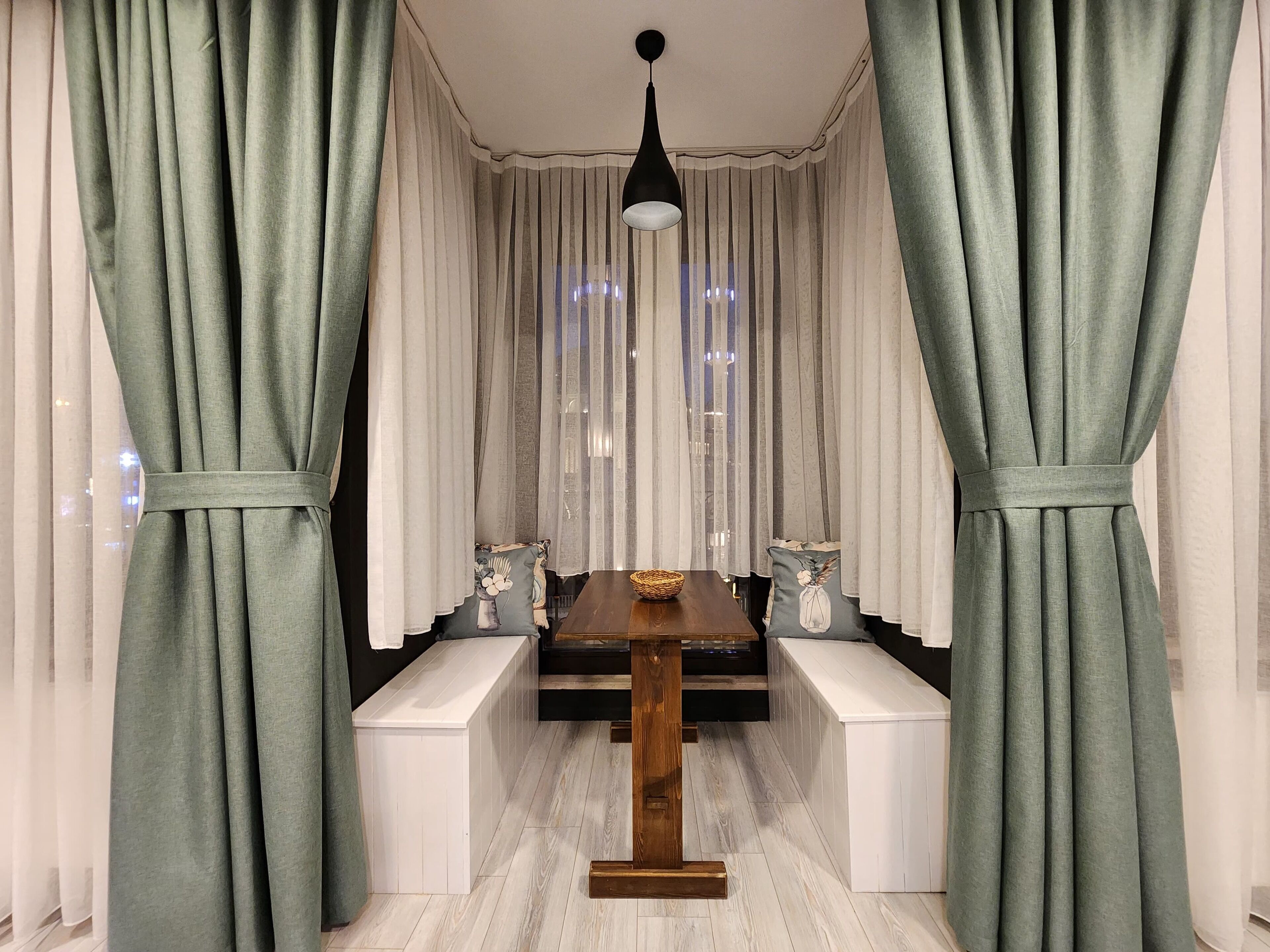 Panoramic Taksim Studio House | Living area | 82-cm Smart TV with satellite channels