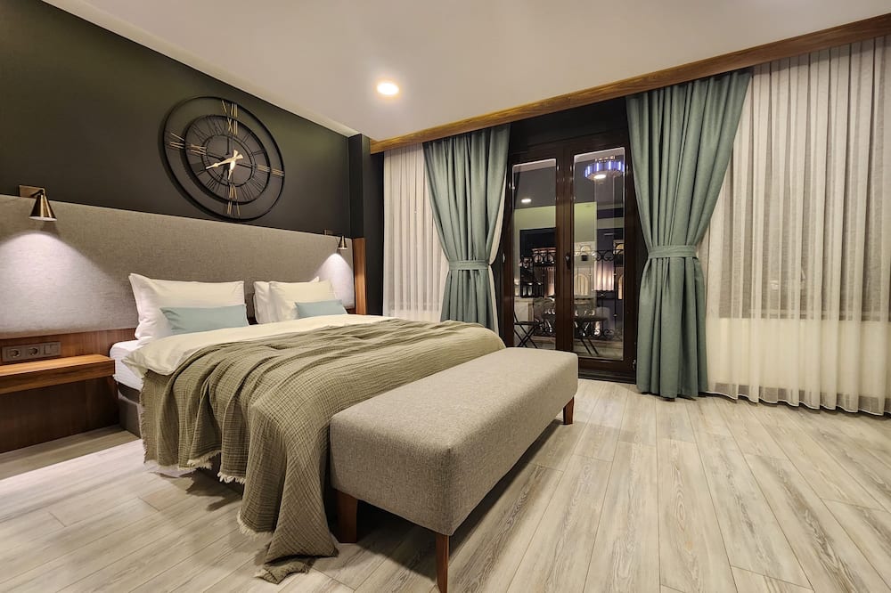 Taksim Landhouse