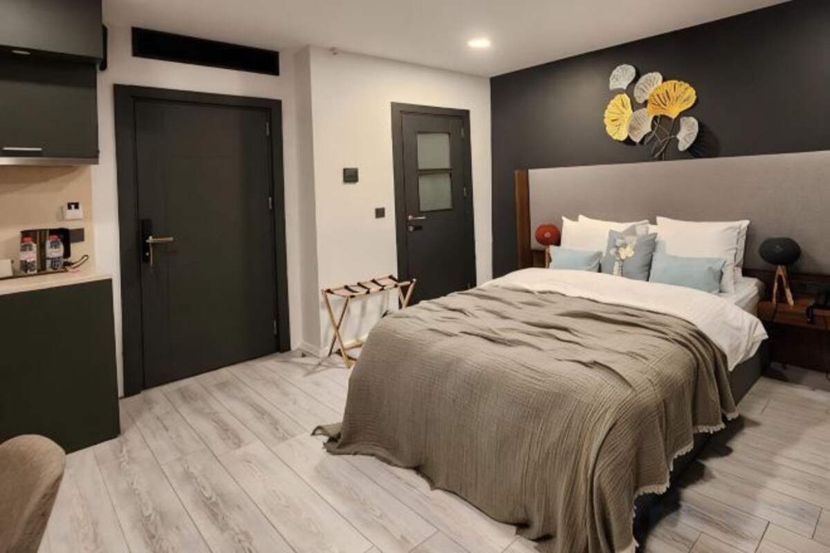 Premium bedding, down comforters, pillowtop beds, minibar
