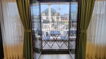 Panoramic Studio House With Balcony | Premium bedding, down comforters, pillowtop beds, minibar
