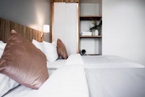 Premium bedding, desk, blackout drapes, free WiFi